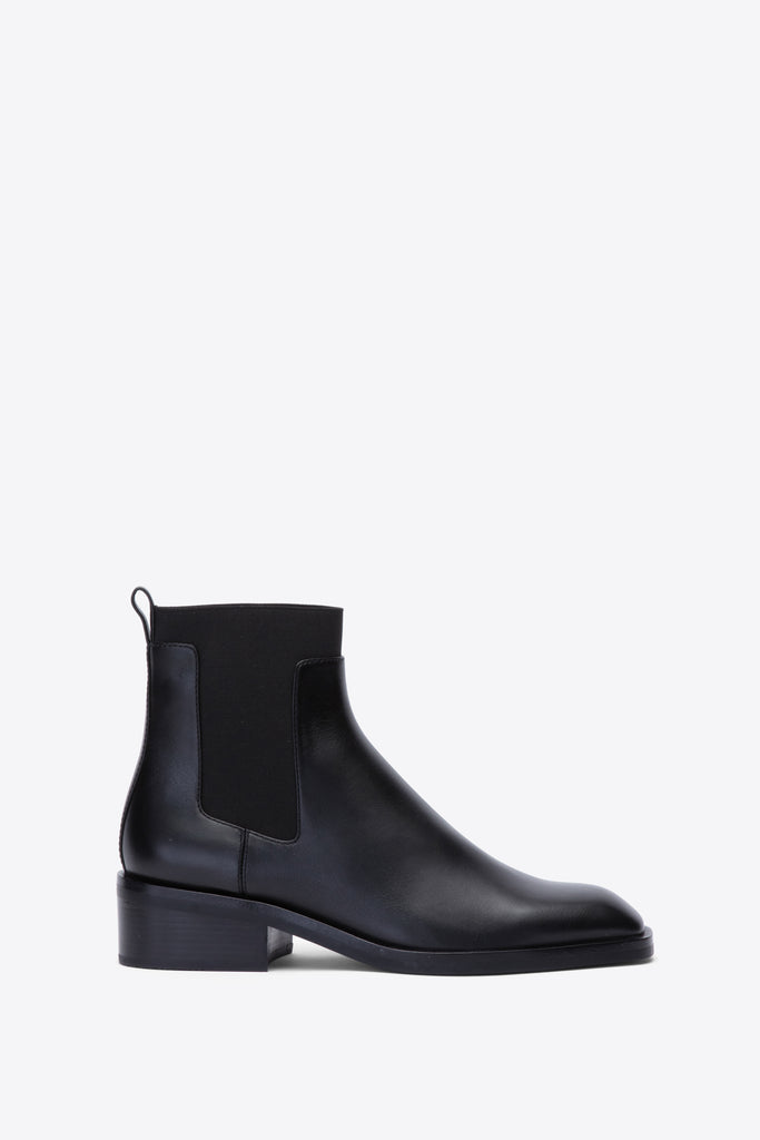 Alexa Chelsea Boots
